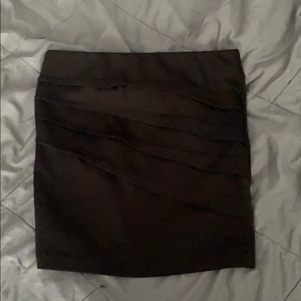 Black short pencil skirt